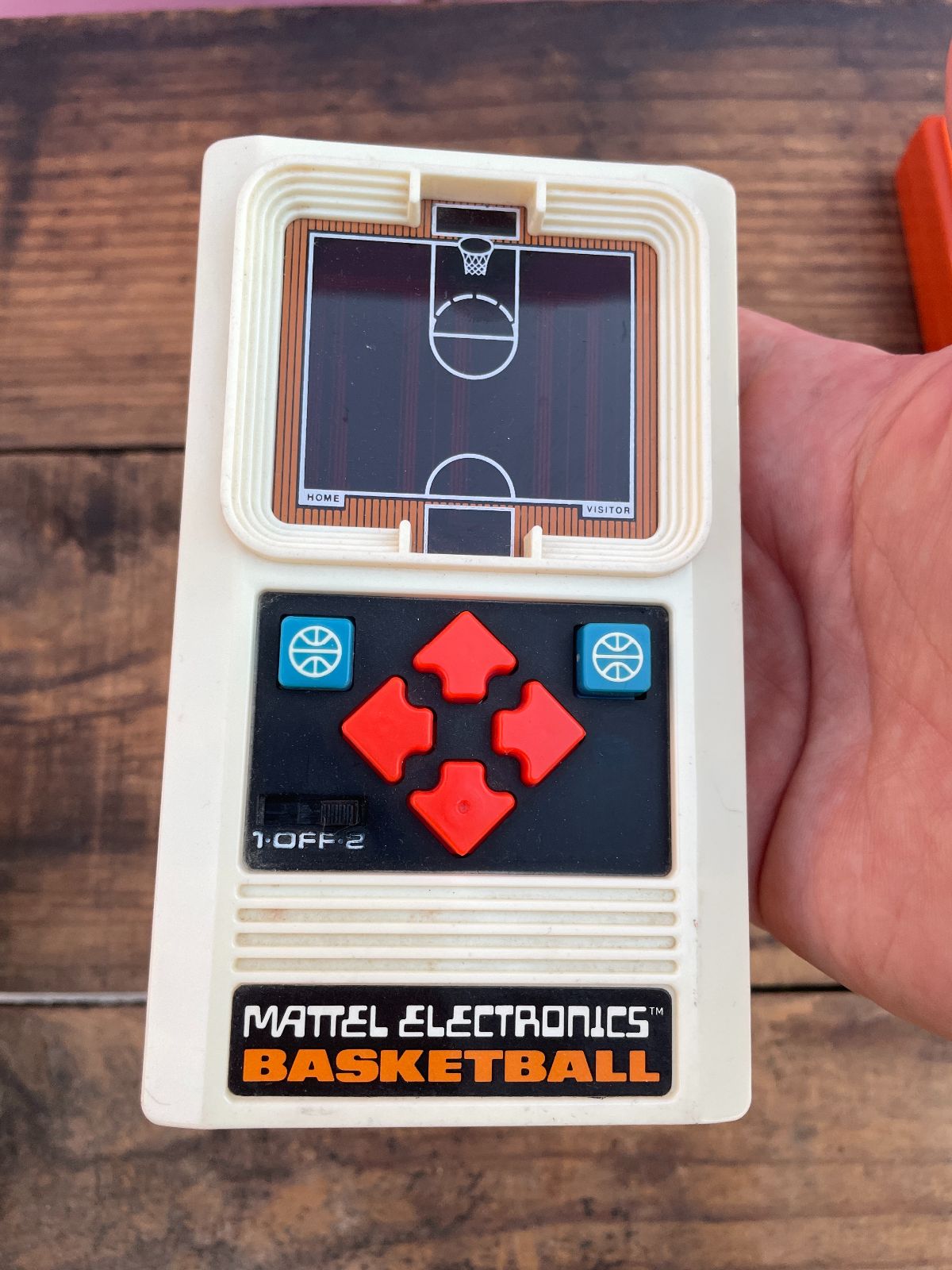 MATTEL 1978 MATTEL HANDHELD BASKETBALL ELECTRONIC GAME in CREAM