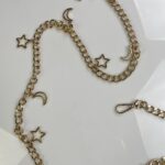 ADORABLE! 1990S | Y2K GOLD PLATED STAR & MOON CHARM CHAIN LINK BELT