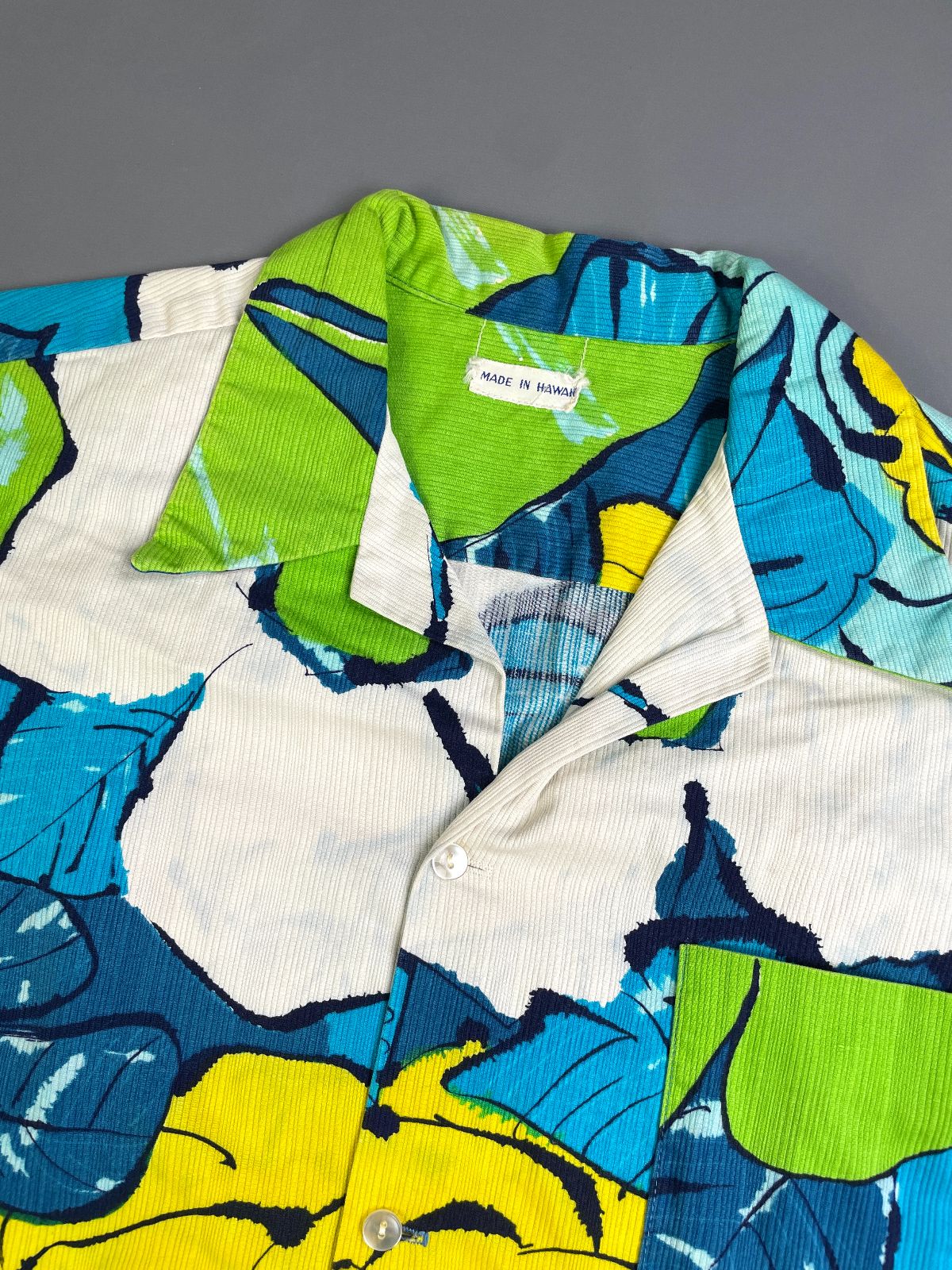 *AS-IS* RAD! 1960S-70S MADE IN HAWAII BOLD PAINTERLY HAWAIIAN SHIRT, TEXTURED RIBBED COTTON in BLUE. GREEN