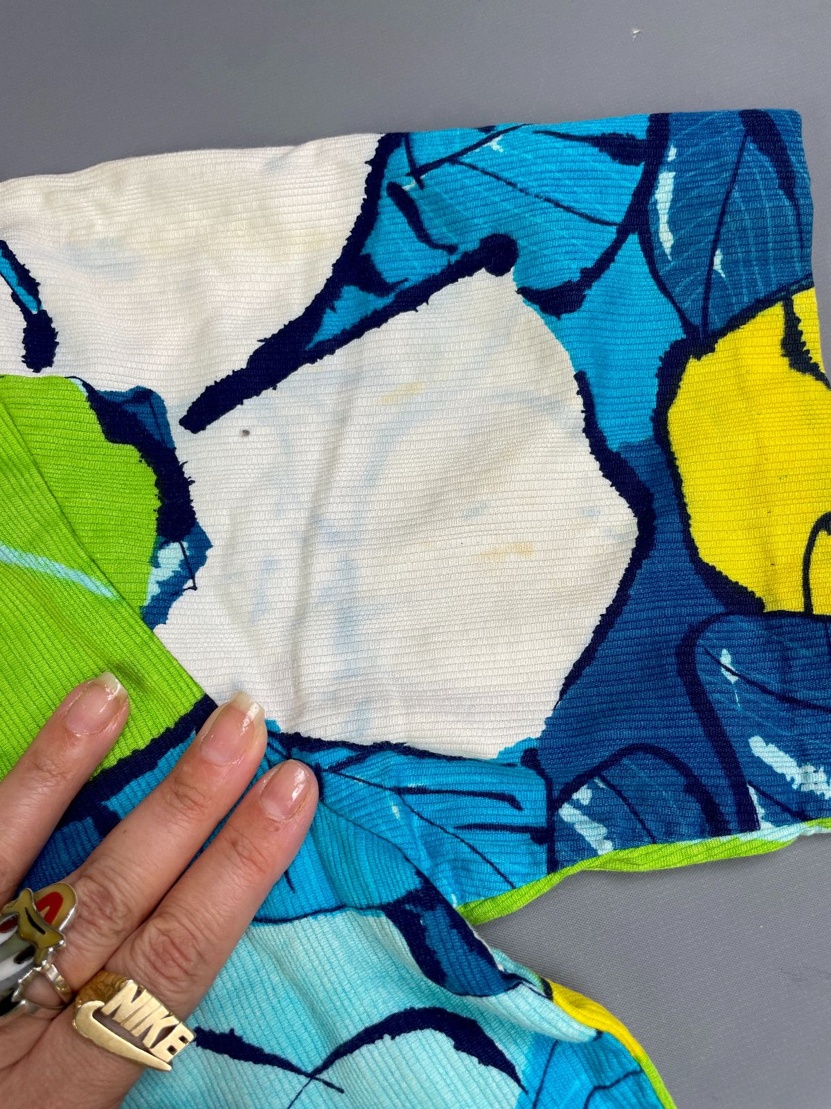 *AS-IS* RAD! 1960S-70S MADE IN HAWAII BOLD PAINTERLY HAWAIIAN SHIRT, TEXTURED RIBBED COTTON in BLUE. GREEN