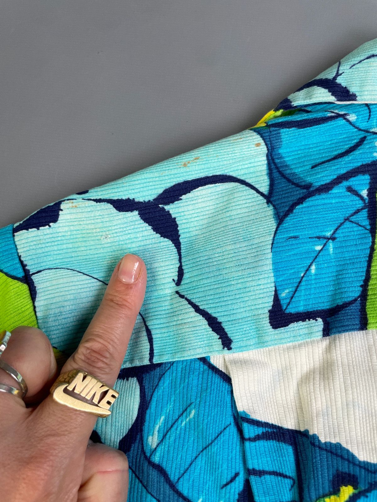 *AS-IS* RAD! 1960S-70S MADE IN HAWAII BOLD PAINTERLY HAWAIIAN SHIRT, TEXTURED RIBBED COTTON in BLUE. GREEN