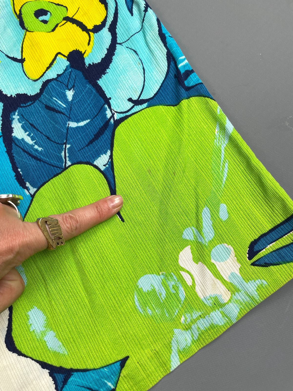 *AS-IS* RAD! 1960S-70S MADE IN HAWAII BOLD PAINTERLY HAWAIIAN SHIRT, TEXTURED RIBBED COTTON in BLUE. GREEN