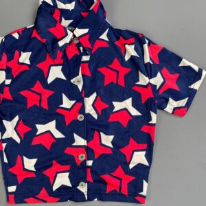 LIVING DOLL UGH! AMAZING!!! 1990S DOES 70S STAR PRINT STRETCHY SHORT SLEEVE BUTTONED TOP in BLUE, RED, WHITE