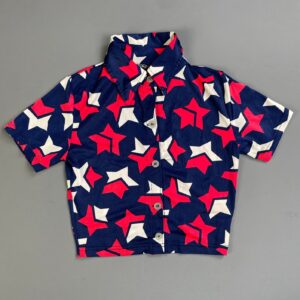 LIVING DOLL UGH! AMAZING!!! 1990S DOES 70S STAR PRINT STRETCHY SHORT SLEEVE BUTTONED TOP in BLUE, RED, WHITE