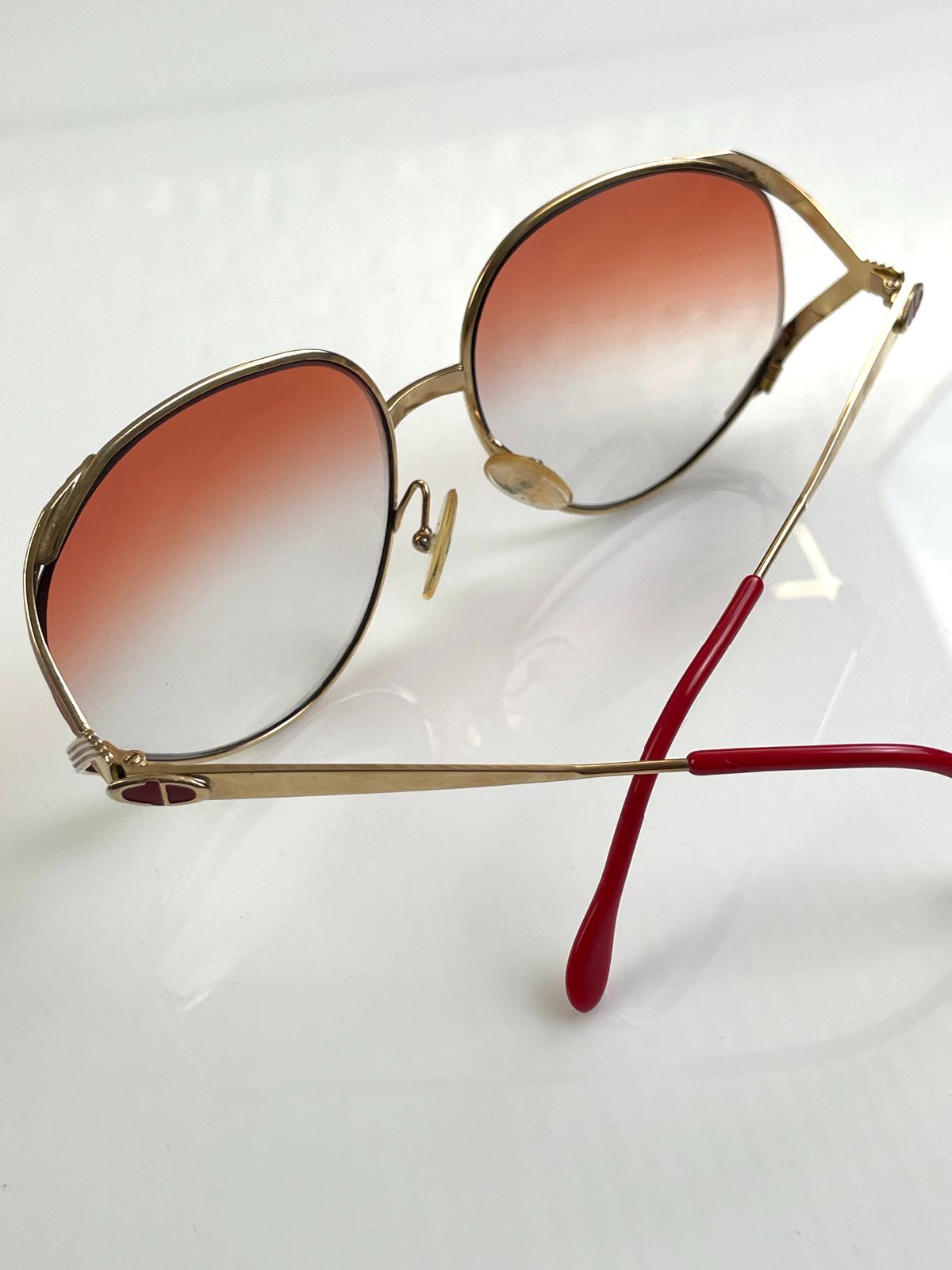CHRISTIAN DIOR GORGEOUS! 1970S DIOR GOLD BUTTERFLY FRAME CUSTOM GRADIENT LENSE in GOLD, RED, AMBER