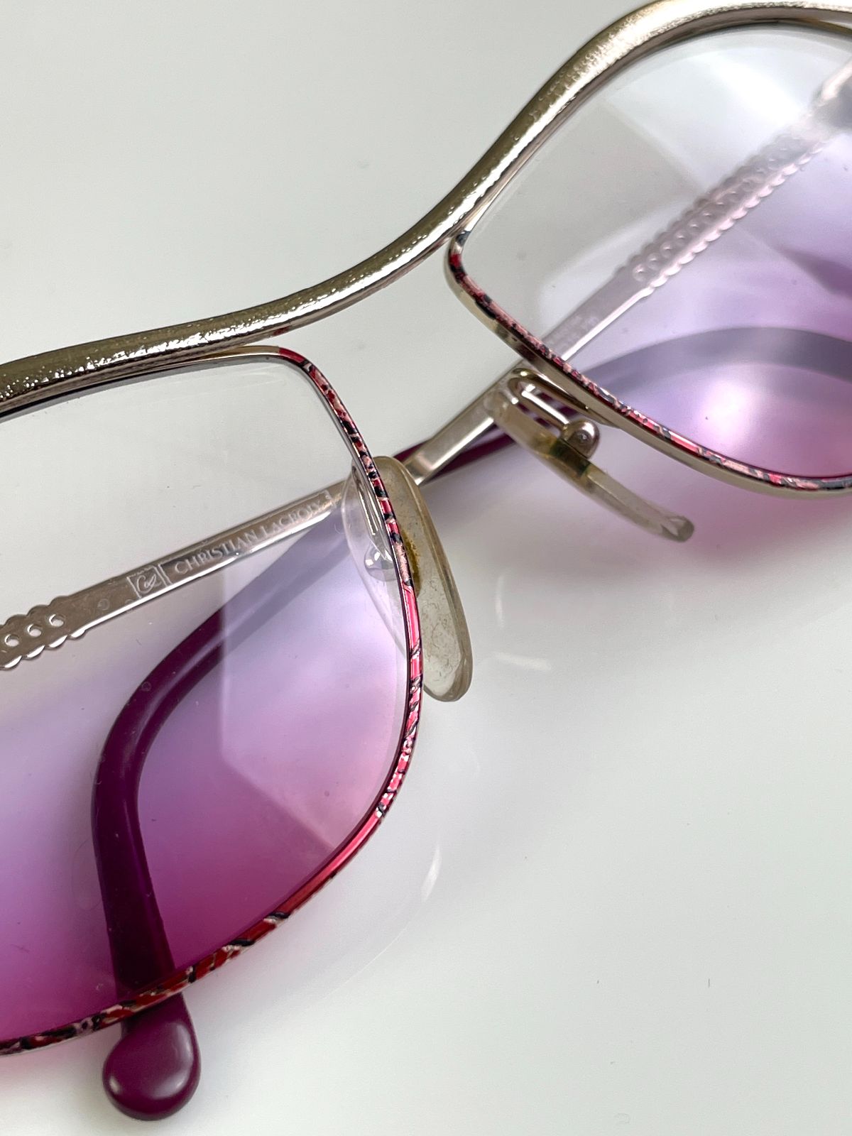 CHRISTIAN LACROIX 1980S REVERSE GRADIENT MUSTACHE TOP BROW WIRE FRAME SUNGLASSES in SILVER, PINK