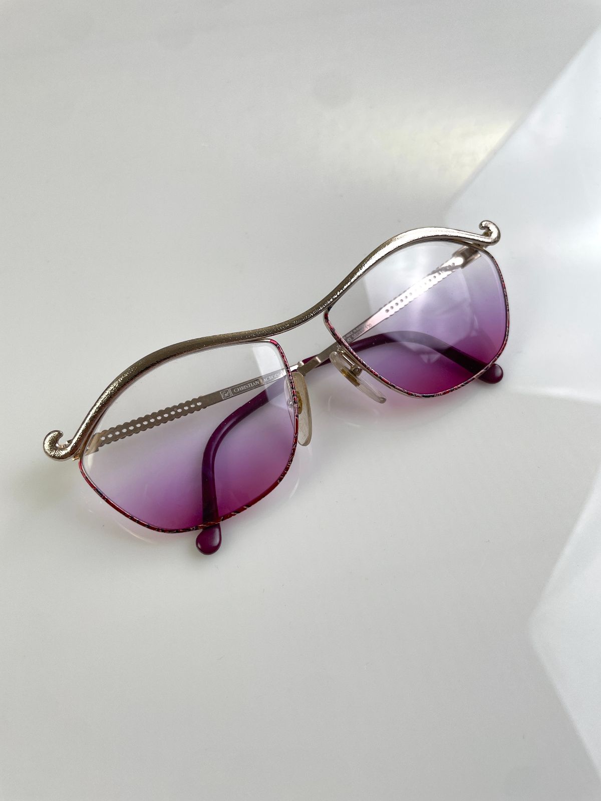 CHRISTIAN LACROIX 1980S REVERSE GRADIENT MUSTACHE TOP BROW WIRE FRAME SUNGLASSES in SILVER, PINK