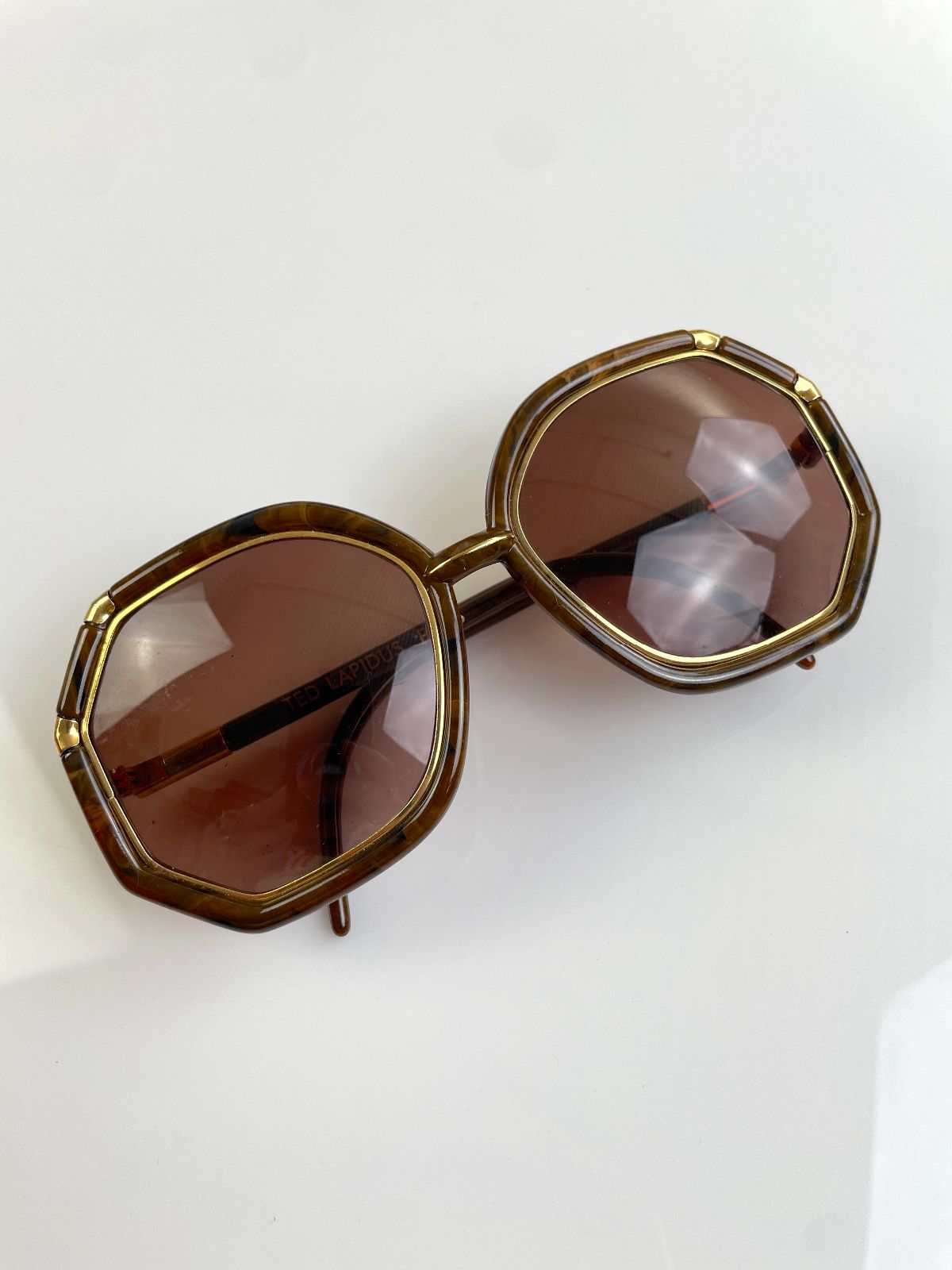 TED LAPIDUS CLASSIC! 1970S MADE IN FRANCE OCTAGONAL WOOD GRAIN BAMBOO STYLE SUNGLASSES in BROWN, GOLD