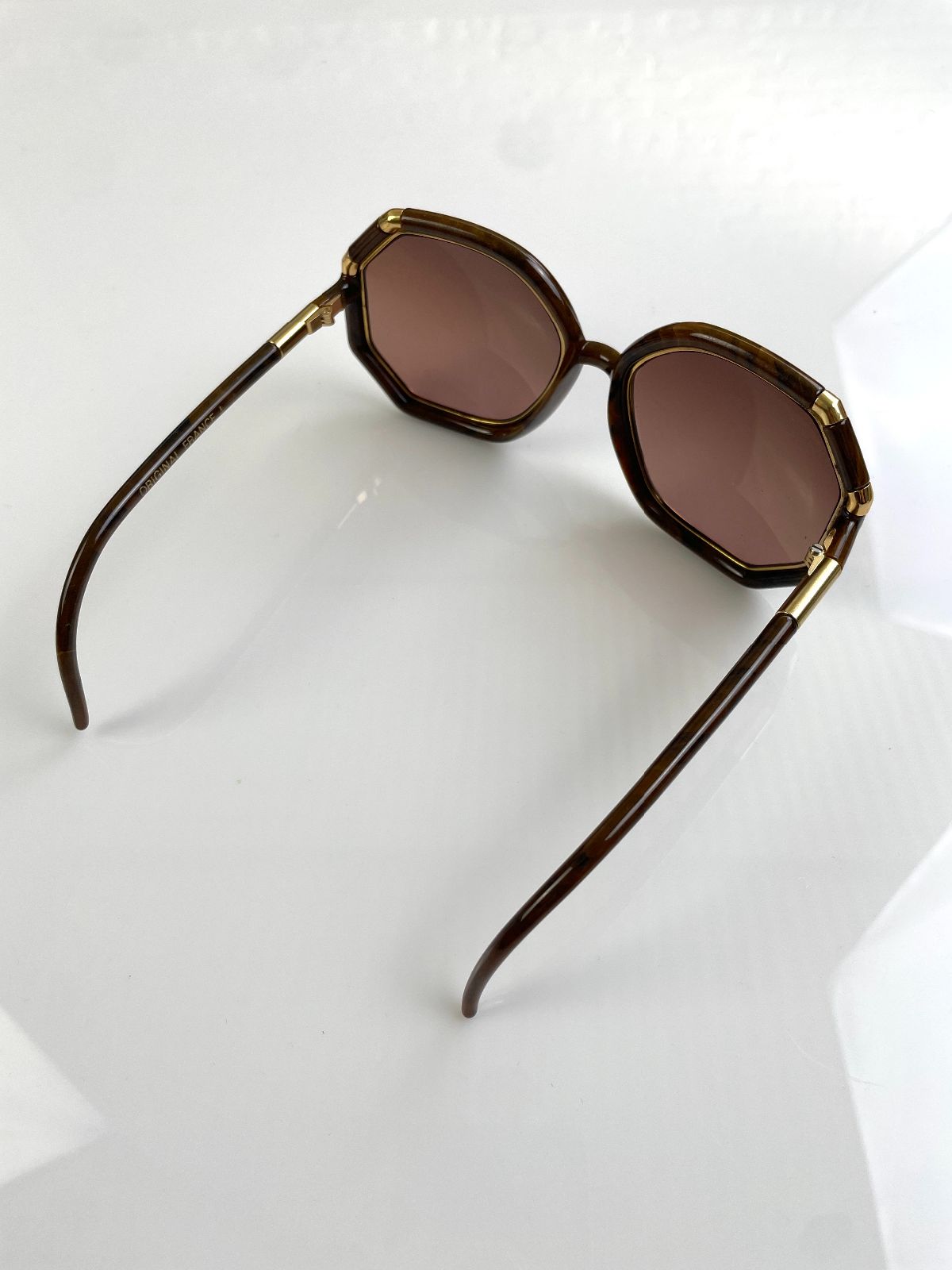 TED LAPIDUS CLASSIC! 1970S MADE IN FRANCE OCTAGONAL WOOD GRAIN BAMBOO STYLE SUNGLASSES in BROWN, GOLD