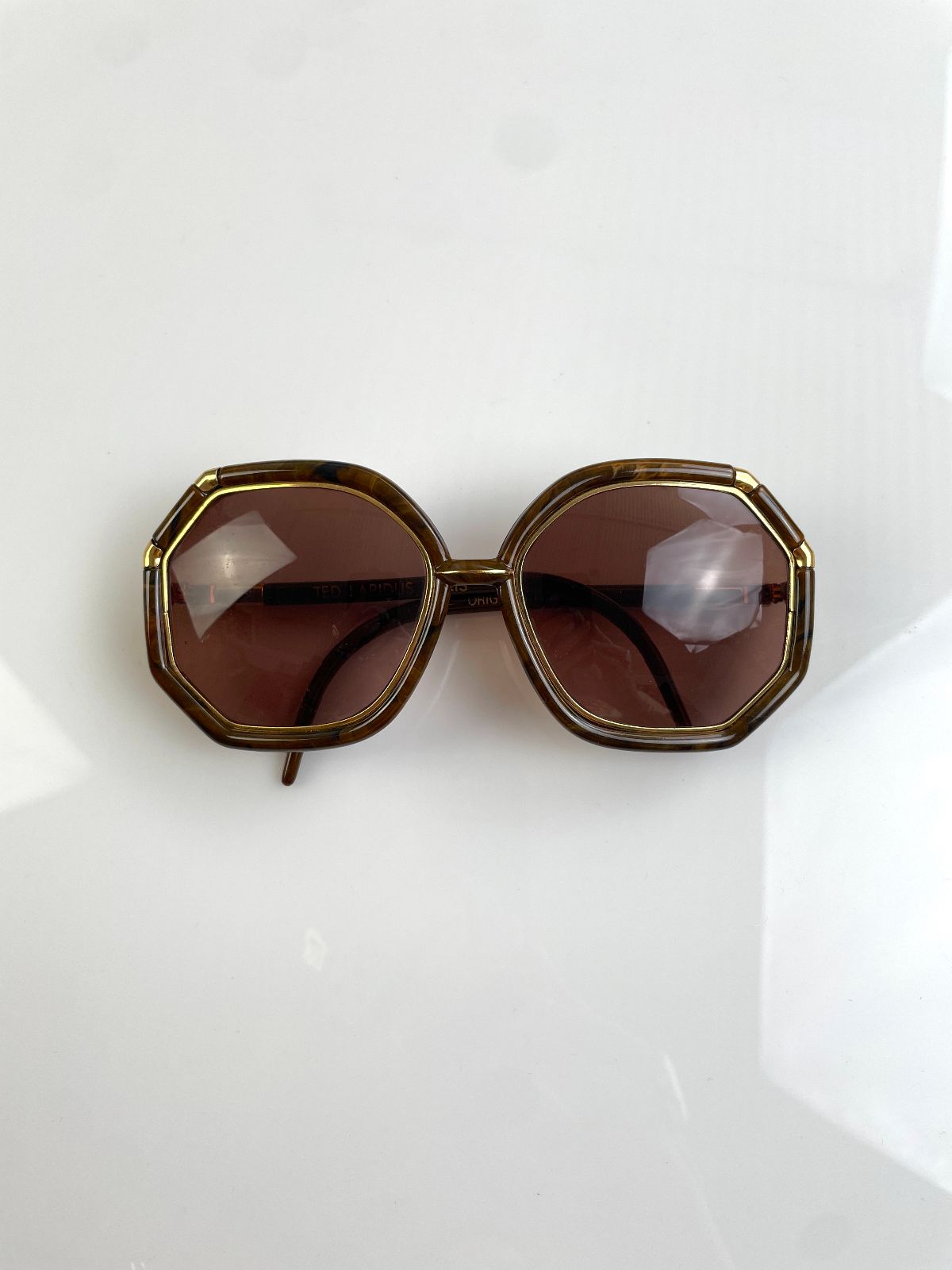 TED LAPIDUS CLASSIC! 1970S MADE IN FRANCE OCTAGONAL WOOD GRAIN BAMBOO STYLE SUNGLASSES in BROWN, GOLD