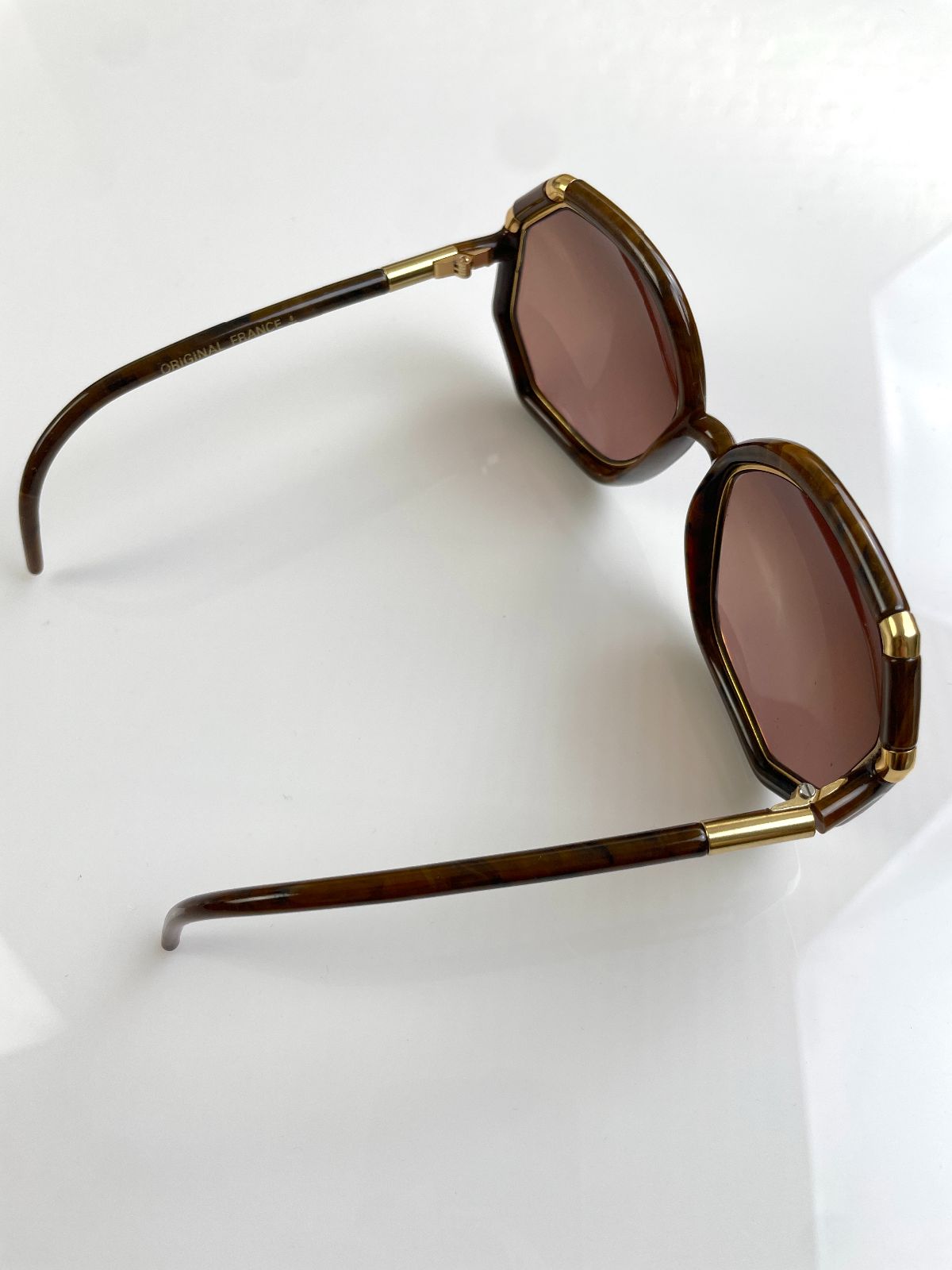 TED LAPIDUS CLASSIC! 1970S MADE IN FRANCE OCTAGONAL WOOD GRAIN BAMBOO STYLE SUNGLASSES in BROWN, GOLD