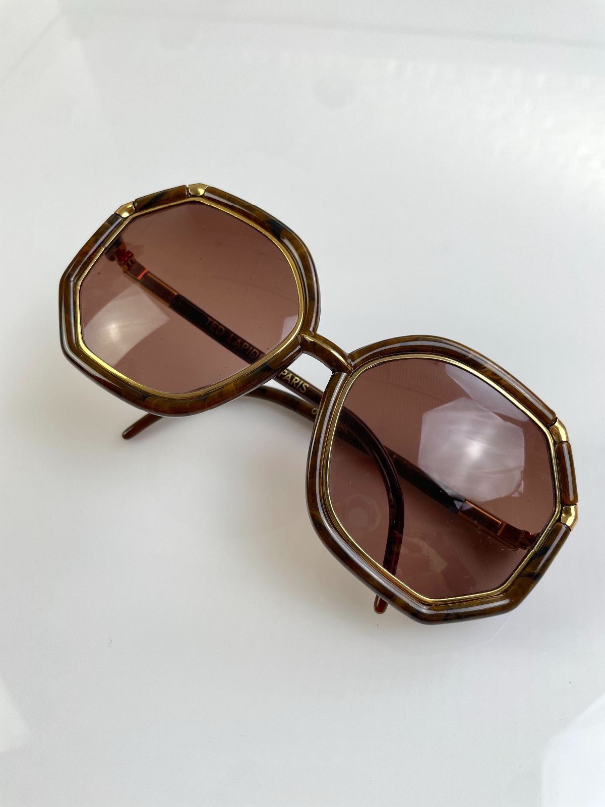 TED LAPIDUS CLASSIC! 1970S MADE IN FRANCE OCTAGONAL WOOD GRAIN BAMBOO STYLE SUNGLASSES in BROWN, GOLD