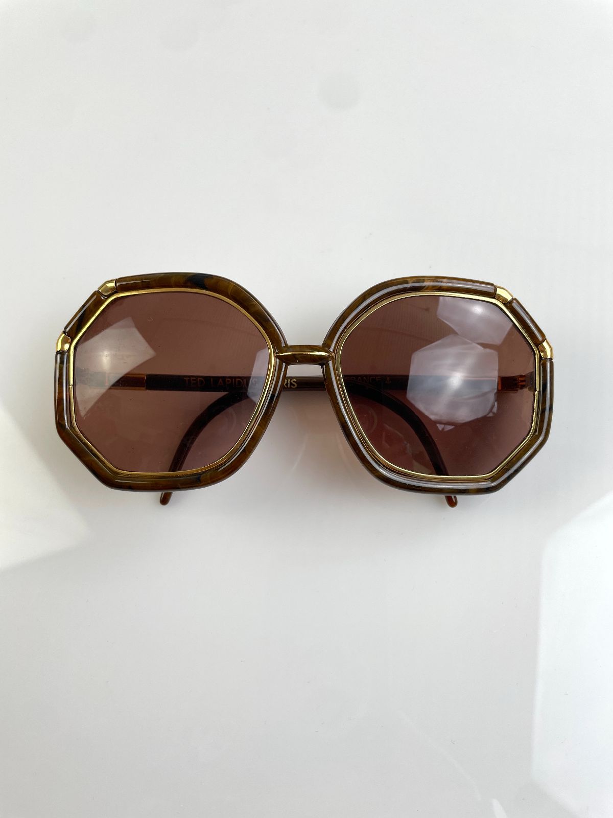 TED LAPIDUS CLASSIC! 1970S MADE IN FRANCE OCTAGONAL WOOD GRAIN BAMBOO STYLE SUNGLASSES in BROWN, GOLD