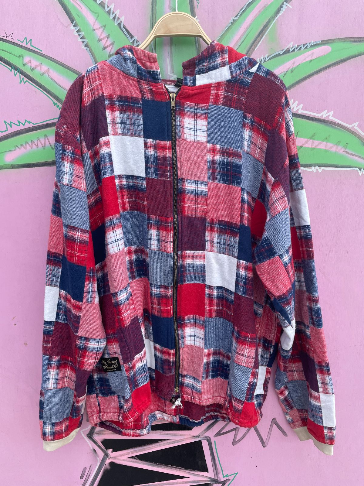 THE VERMONT FLANNEL CO 1990S PATCHWORK PLAID ZIPUP HOODED JACKET in RED, BLUE, WHITE
