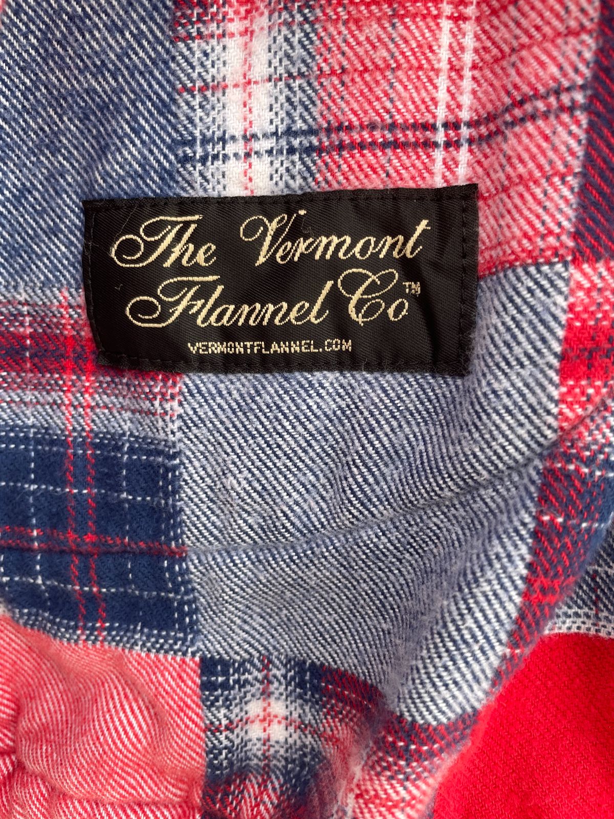 THE VERMONT FLANNEL CO 1990S PATCHWORK PLAID ZIPUP HOODED JACKET in RED, BLUE, WHITE