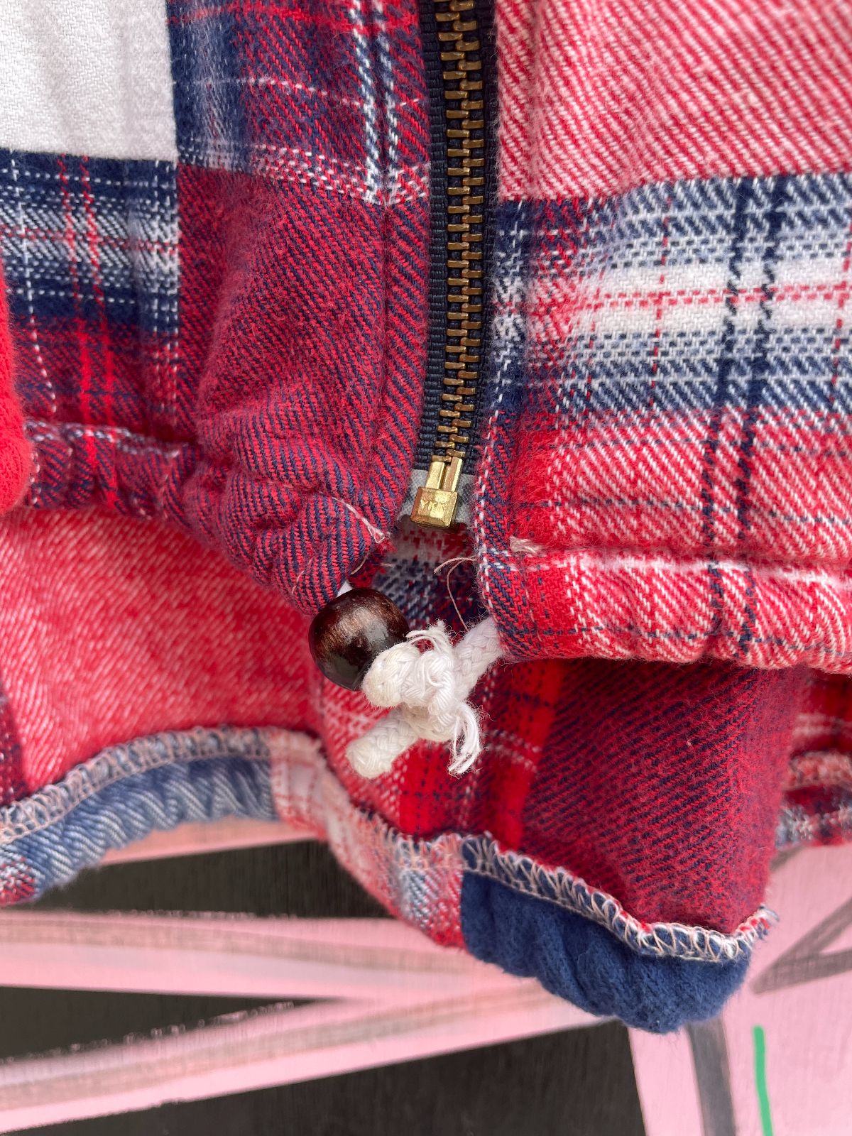 THE VERMONT FLANNEL CO 1990S PATCHWORK PLAID ZIPUP HOODED JACKET in RED, BLUE, WHITE