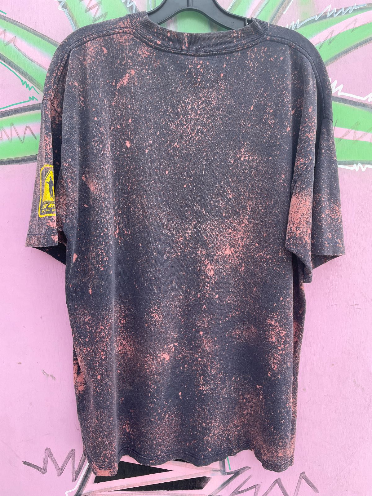 BOSS BLEACH SPLATTERED BOSS URBAN EXPEDITION BREAKDANCING GRAPHIC SINGLE STITCH T-SHIRT in BLACK, PINK