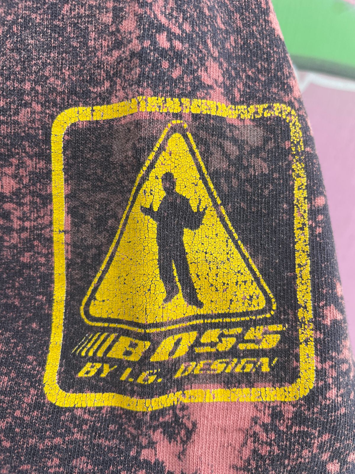 BOSS BLEACH SPLATTERED BOSS URBAN EXPEDITION BREAKDANCING GRAPHIC SINGLE STITCH T-SHIRT in BLACK, PINK