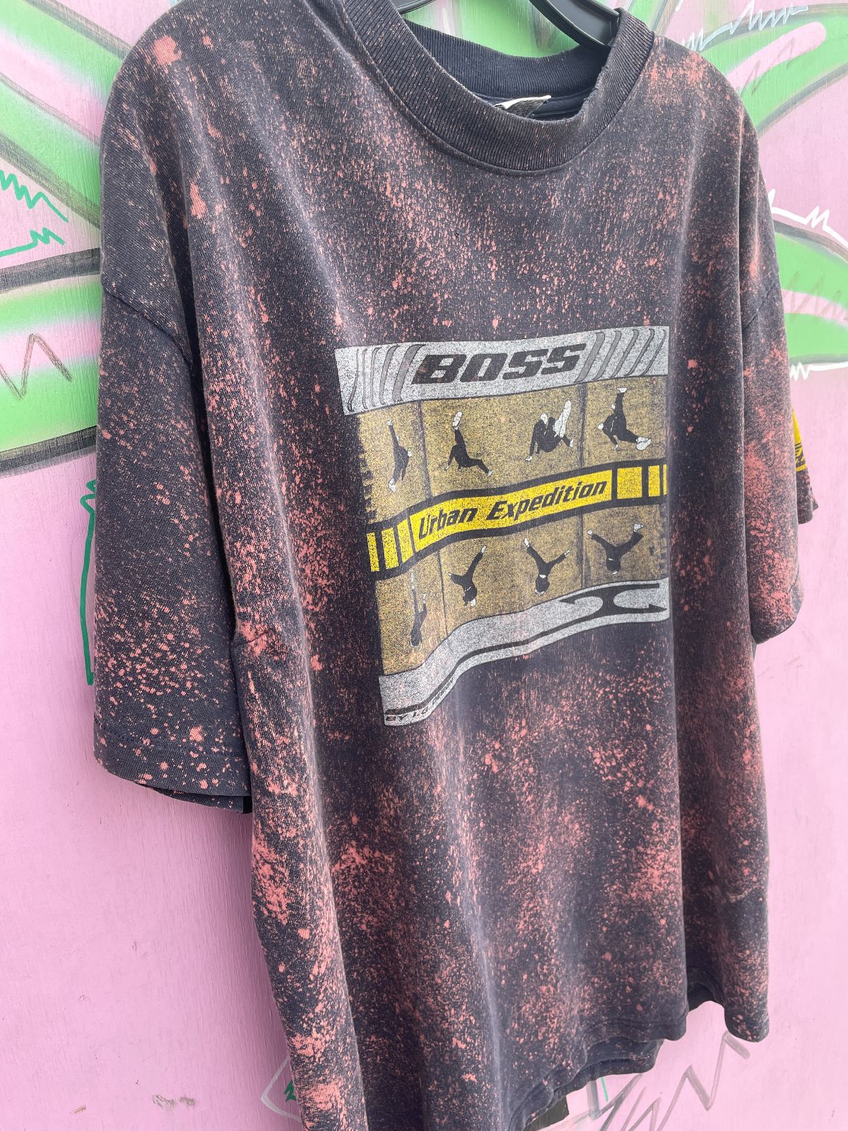 BOSS BLEACH SPLATTERED BOSS URBAN EXPEDITION BREAKDANCING GRAPHIC SINGLE STITCH T-SHIRT in BLACK, PINK