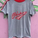 1980S OKLAHOMA SOONERS LOGO THREE STRIPE SINGLE STITCH RINGER TEE