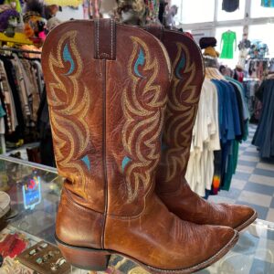 JUSTIN NICE! EMBROIDERED WESTERN STYLE LEATHER BOOTS in COGNAC, BLUE