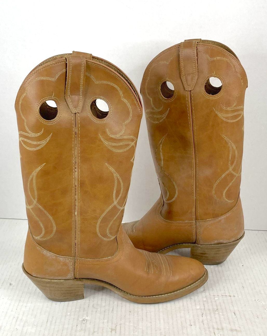 MADE IN USA TAN LEATHER CIRCLE CUT-OUT PULL-ON WESTERN COWBOY BOOTS in TAN
