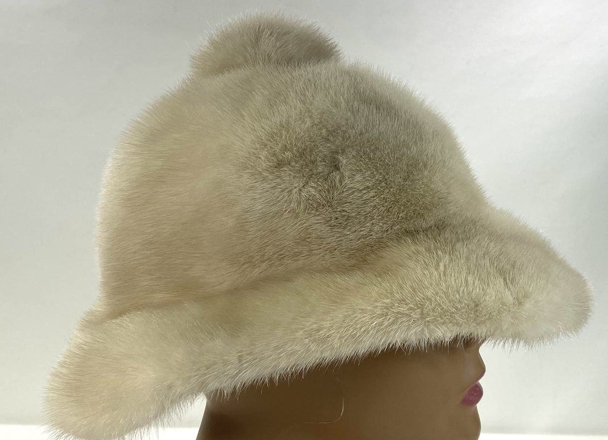 VINTAGE 1960S-70S WHITE MINK FUR BUCKET HAT in CREME