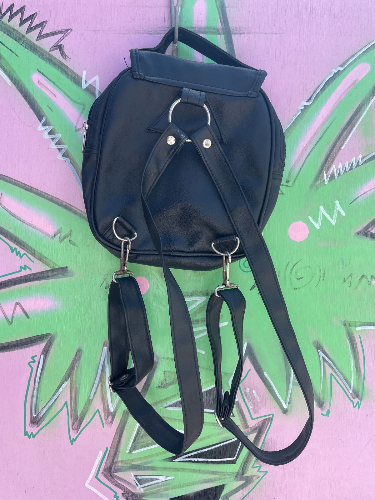 SUPER CUTE! 1990S FAUX LEATHER MINI BACKPACK, LOCKING CLOSURES in BLACK, SILVER