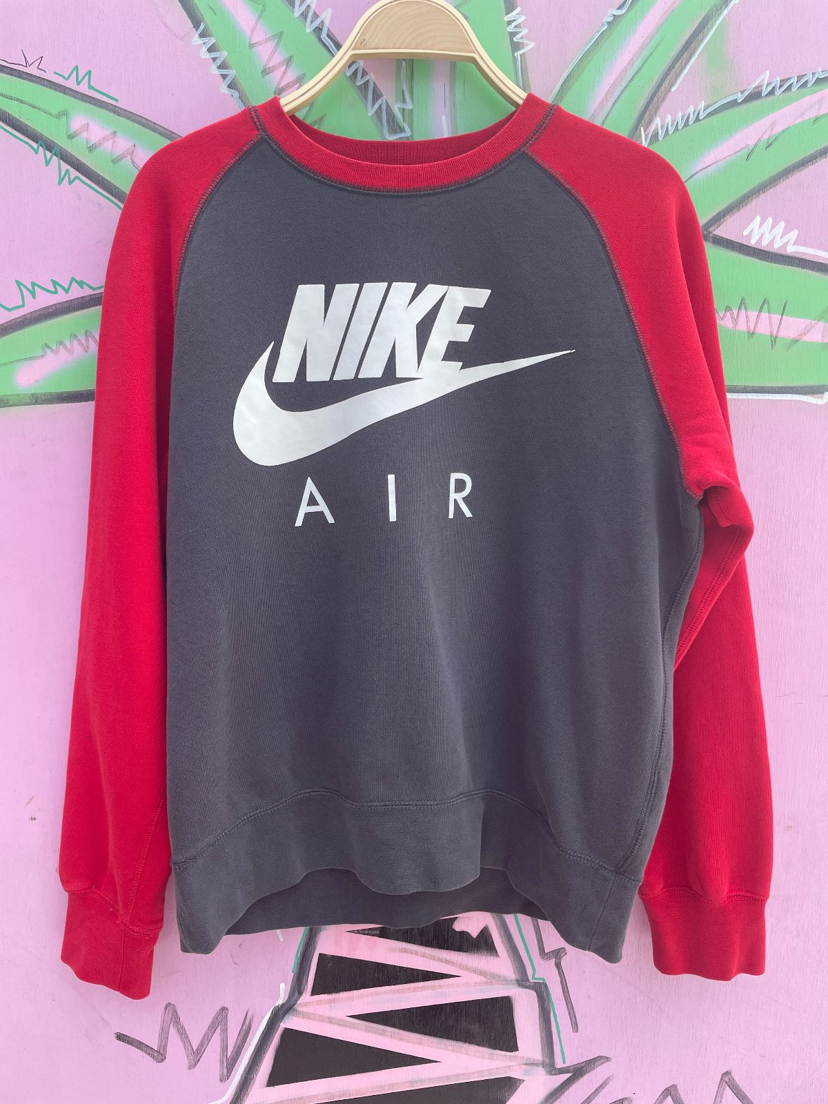 NIKE CLASSIC NIKE FRONT LOGO 2-TONE RAGLAN SWEATSHIRT in RED, GREY