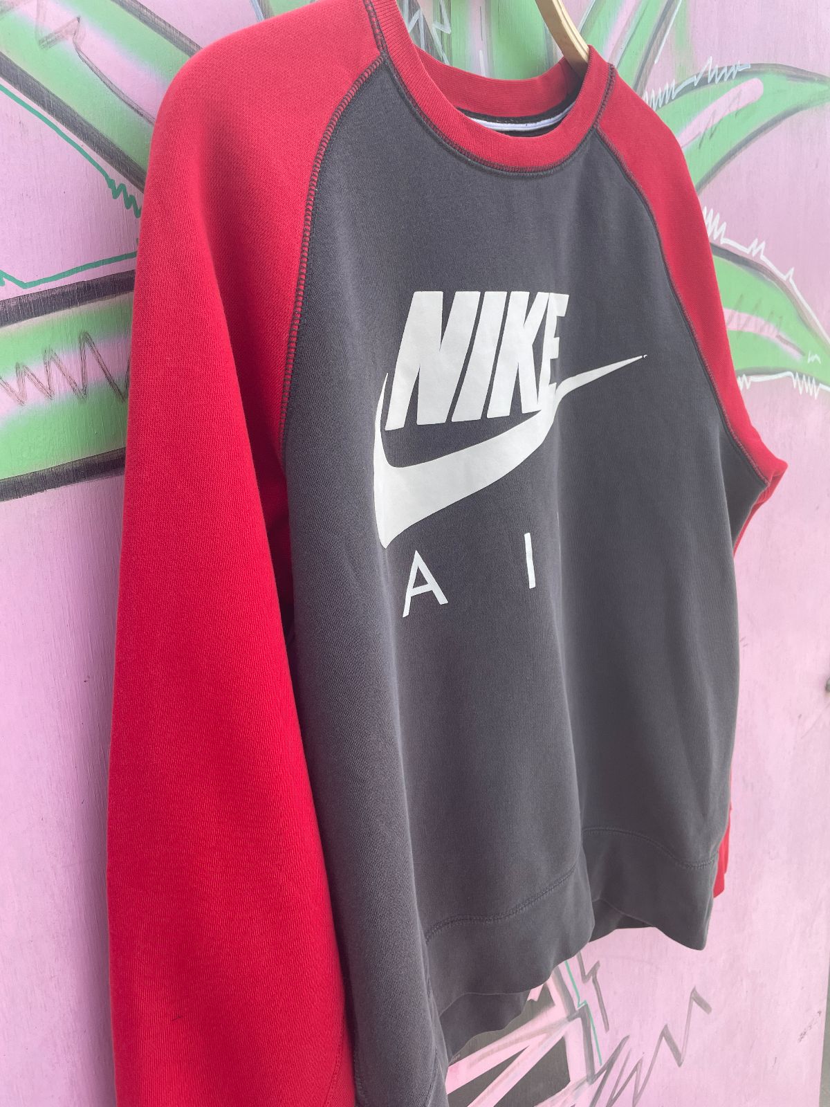 NIKE CLASSIC NIKE FRONT LOGO 2-TONE RAGLAN SWEATSHIRT in RED, GREY