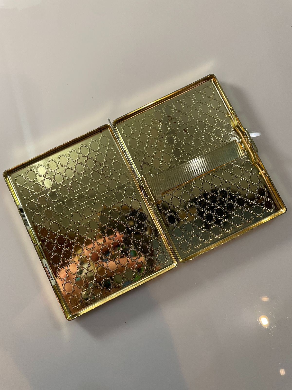 CUTE GOLD PLATED ORNATE FRAME DESIGN CIGARETTE CASE in GOLD