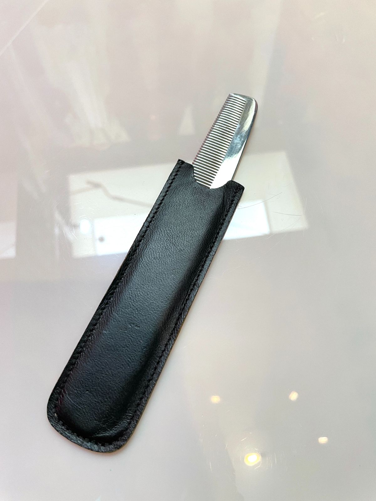 VASSAR MADE IN SWEDEN RETRO POLISHED STAINLESS STEEL POCKET COMB, WITH LEATHER SHEATH CASE in SILVER, BLACK