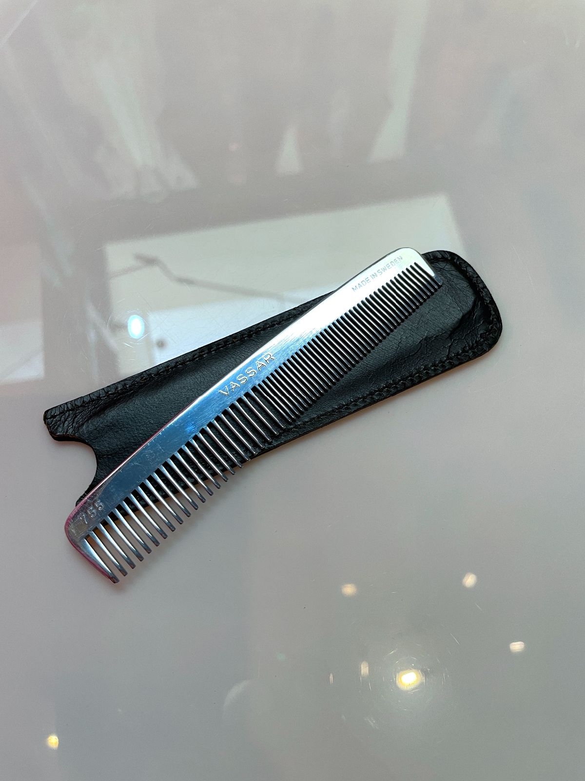VASSAR MADE IN SWEDEN RETRO POLISHED STAINLESS STEEL POCKET COMB, WITH LEATHER SHEATH CASE in SILVER, BLACK