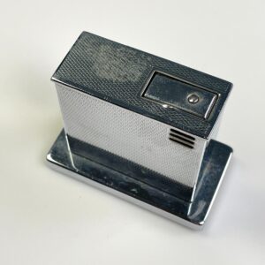 *AS-IS* 1960S MID CENTURY MODERN CHROME ENGRAVED PATTERN TABLE TOP REFILLABLE LIGHTER, FELT BASE in SILVER