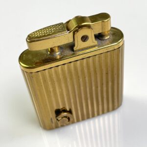 SO COOL! 1960S RIBBED BRASS REFILLABLE LIGHTER MUSICAL LIGHTER WINDUP MUSIC MECHANISM in GOLD