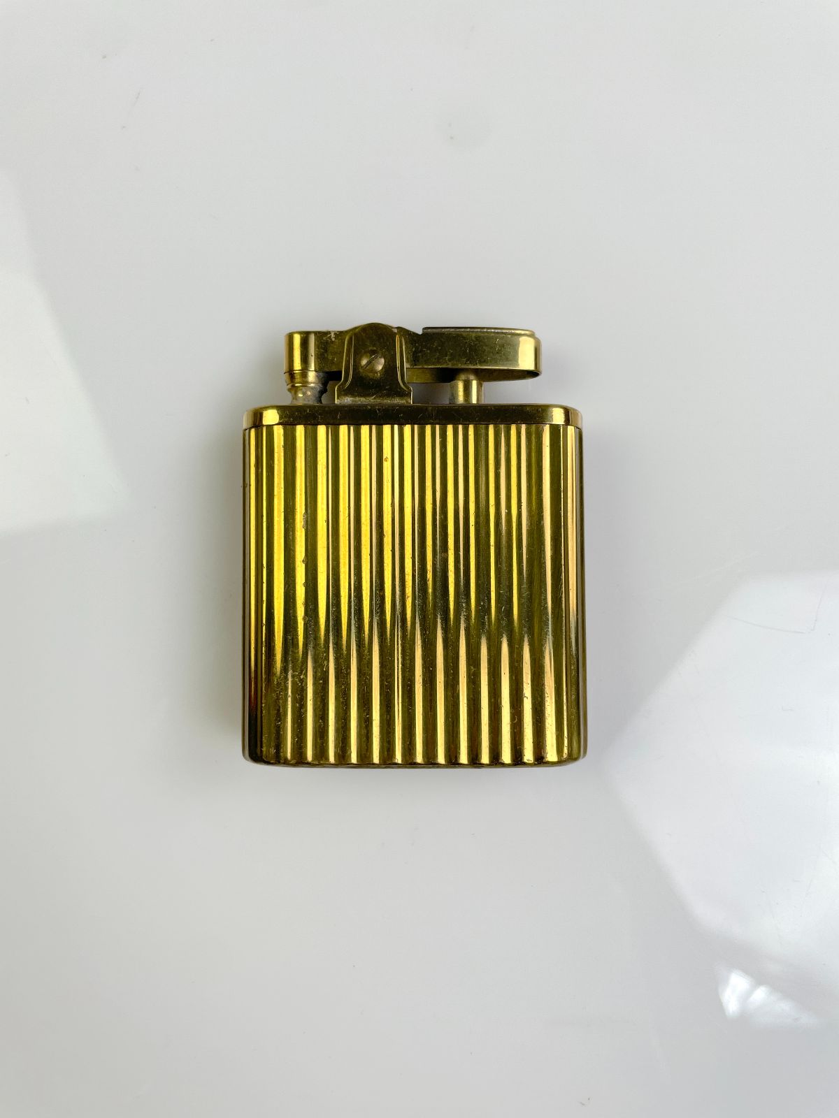 SO COOL! 1960S RIBBED BRASS REFILLABLE LIGHTER MUSICAL LIGHTER WINDUP MUSIC MECHANISM in GOLD