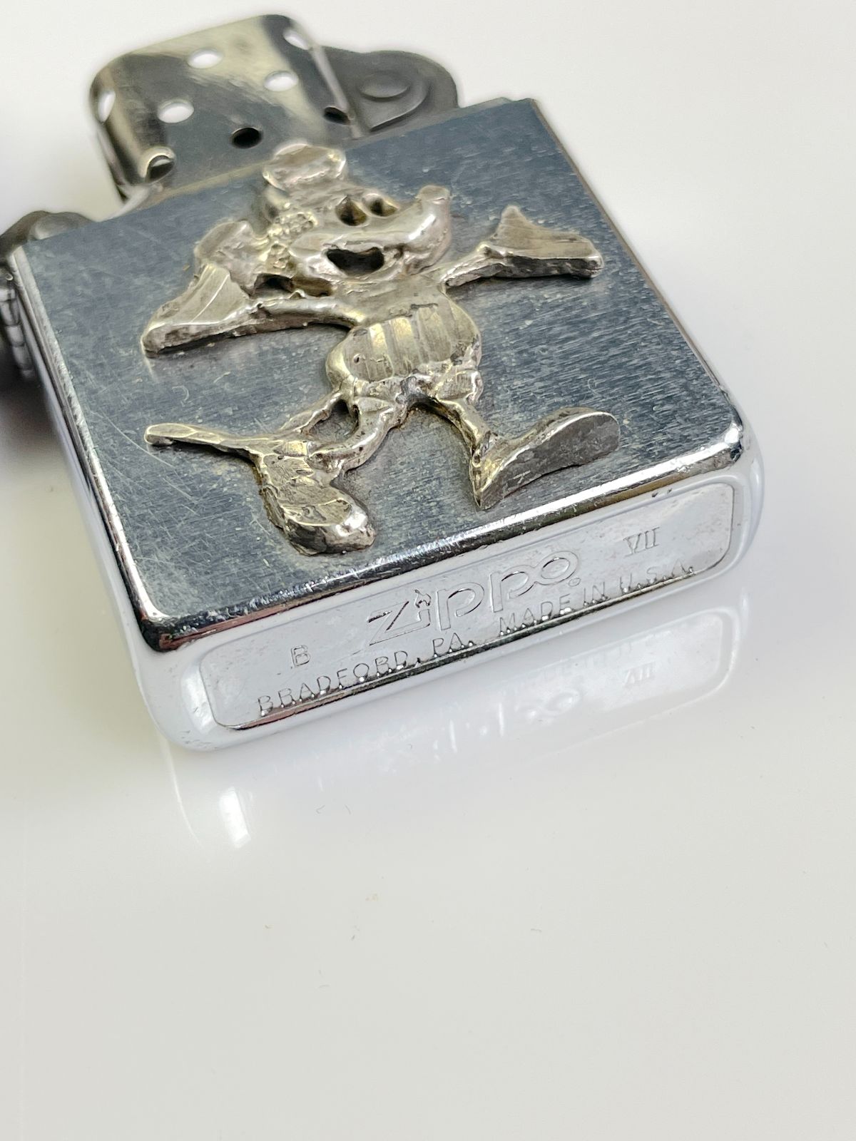 ZIPPO RARE! RUSTIC MICKEY MOUSE CHARACTER SOLDERED REFILLABLE ZIPPO LIGHTER - MADE IN USA in SILVER