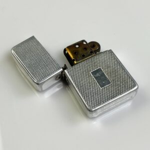STORM KING 1950S ZIPPO STYLE REFILLABLE LIGHTER TEXTURED METAL FINISH in SILVER