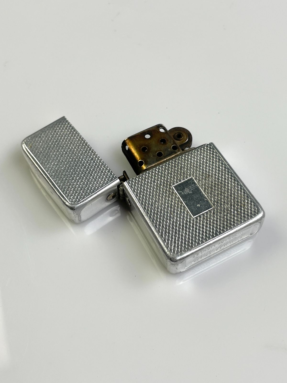 STORM KING 1950S ZIPPO STYLE REFILLABLE LIGHTER TEXTURED METAL FINISH in SILVER