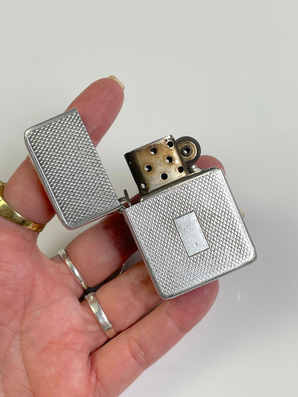 STORM KING 1950S ZIPPO STYLE REFILLABLE LIGHTER TEXTURED METAL FINISH in SILVER