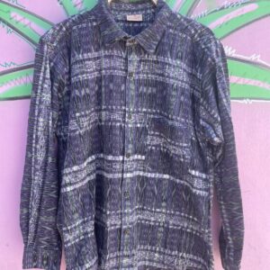 ALTIPLANO COOL! 1990S WOVEN IKAT GUATEMALAN LONG SLEEVE BUTTON DOWN SHIRT in PURPLE, BLACK
