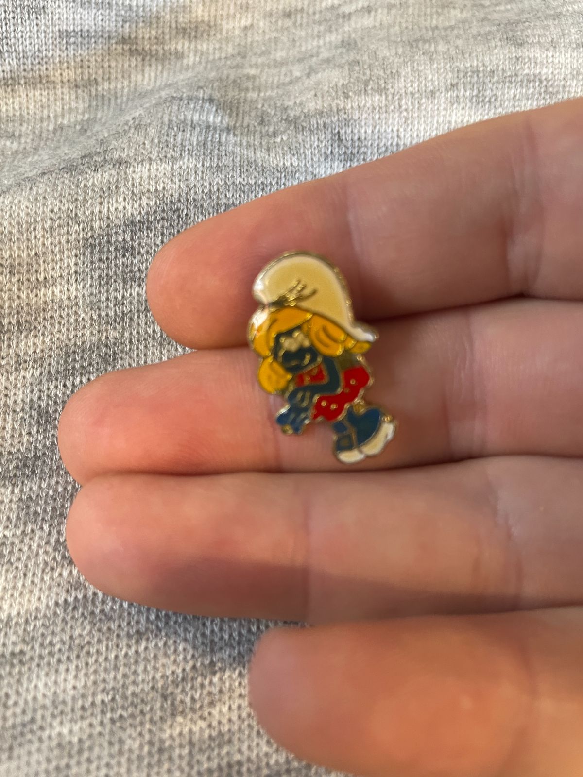 SMURFETTE ENAMEL PIN