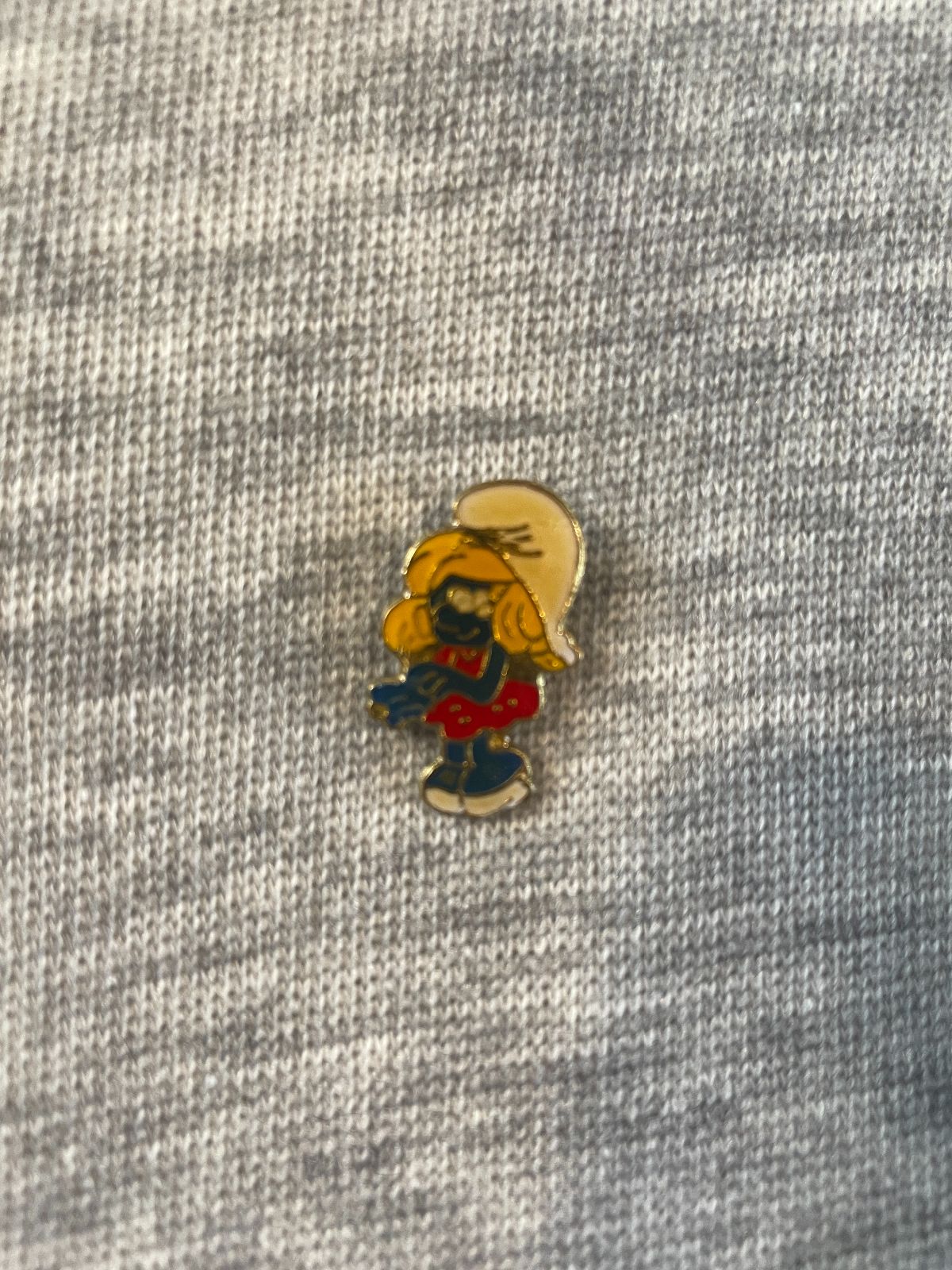 SMURFETTE ENAMEL PIN