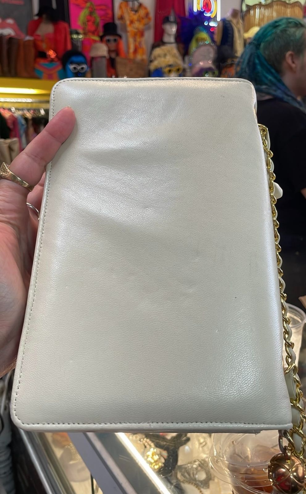 CHANEL *AS-IS* 1980S CHANEL LAMBSKIN LEATHER LARGE CC LOGO SINGLE CHAIN STRAP SHOULDER BAG in WHITE