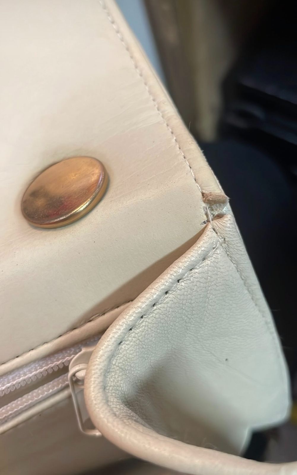CHANEL *AS-IS* 1980S CHANEL LAMBSKIN LEATHER LARGE CC LOGO SINGLE CHAIN STRAP SHOULDER BAG in WHITE