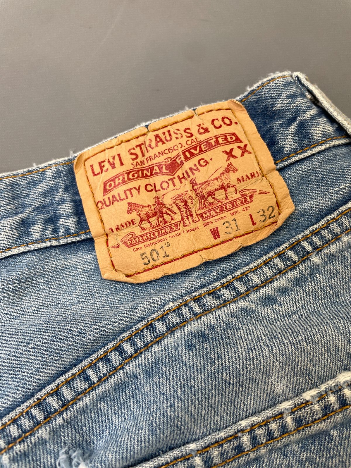 LEVIS *AS-IS* PERFECTLY PAINT SPLATTERED & THRASHED LEVIS 501 DENIM JEANS in BLUE
