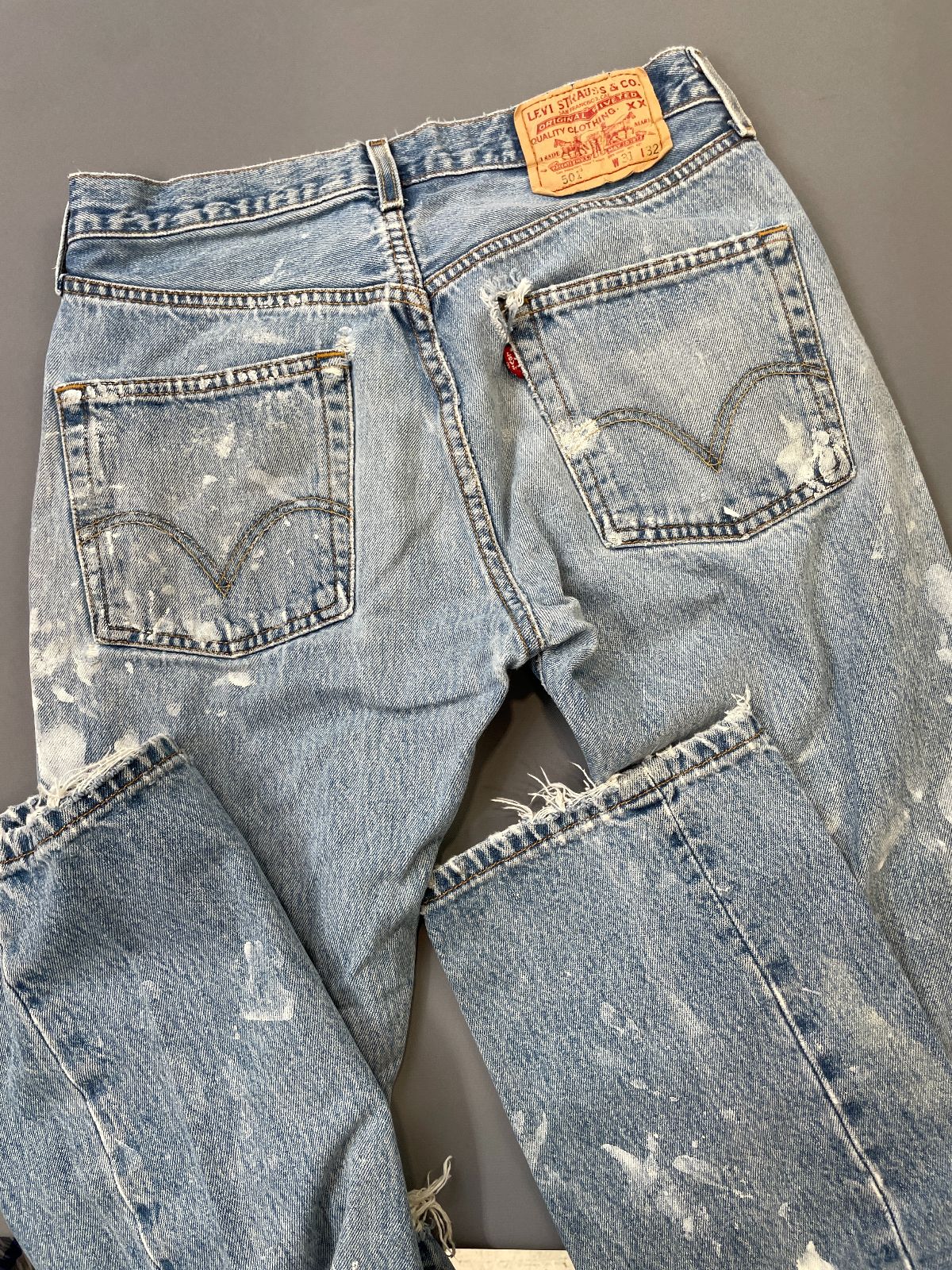 LEVIS *AS-IS* PERFECTLY PAINT SPLATTERED & THRASHED LEVIS 501 DENIM JEANS in BLUE