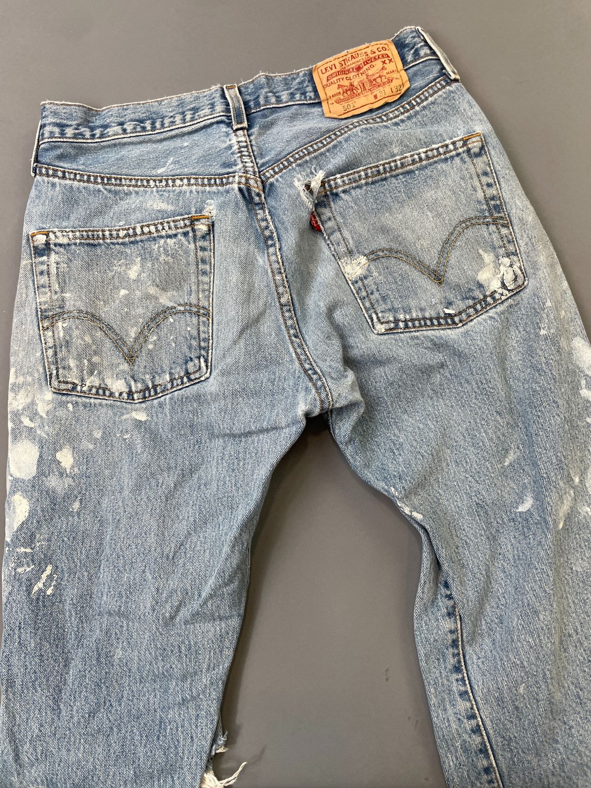 LEVIS *AS-IS* PERFECTLY PAINT SPLATTERED & THRASHED LEVIS 501 DENIM JEANS in BLUE
