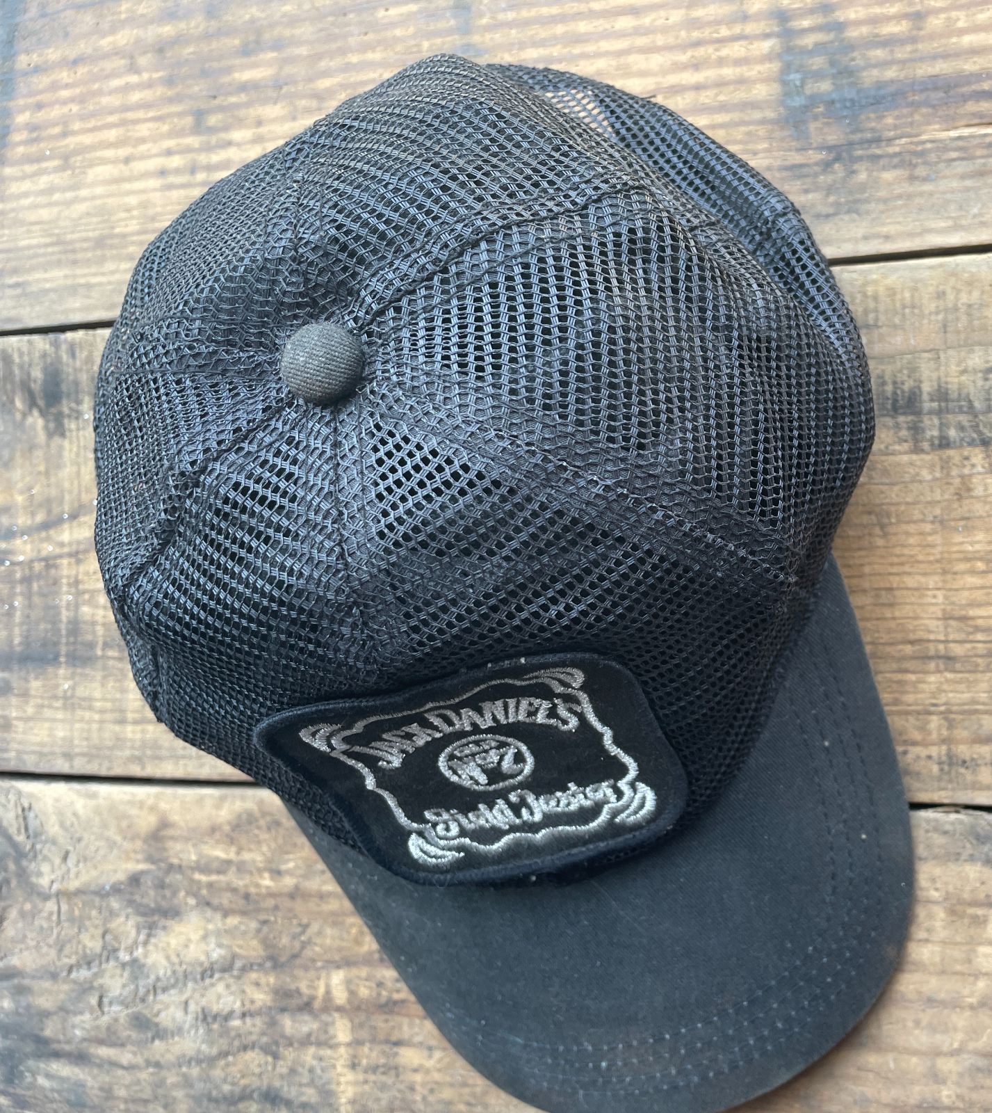 JACK DANIELS WHISKEY MESH TRUCKER HAT in BLACK