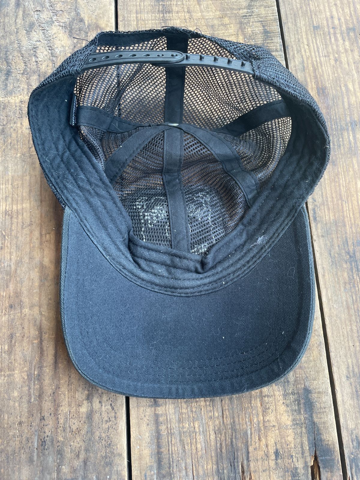 JACK DANIELS WHISKEY MESH TRUCKER HAT in BLACK